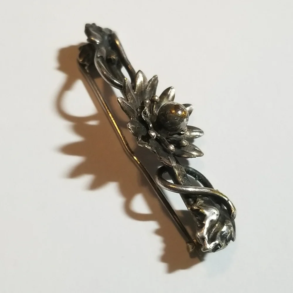 Vintage Art Nouveau flower brooch silver tone pin
